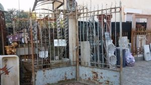 Portão Lombardo com portinhola
